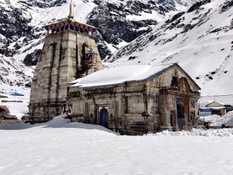winter-kedarnath-temple-4k-sz7w9nycqezm10ys
